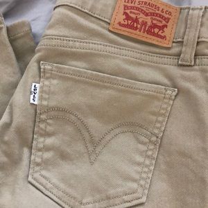 Levi’s 535 Super Skinny khaki
